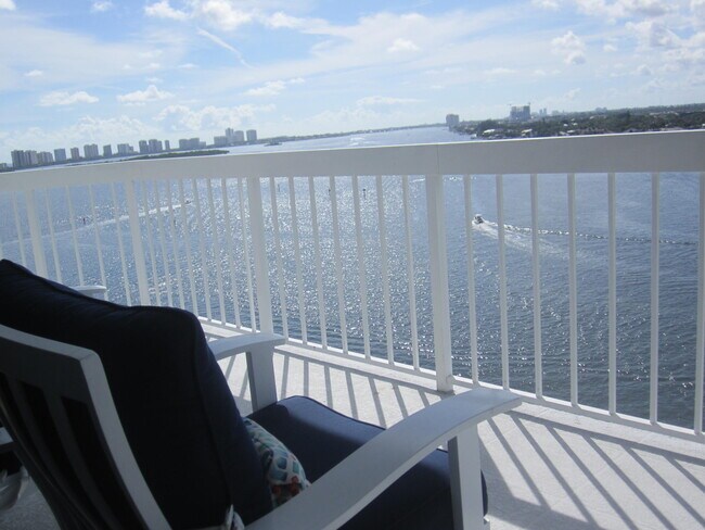 Foto del edificio - 115 Lakeshore Dr