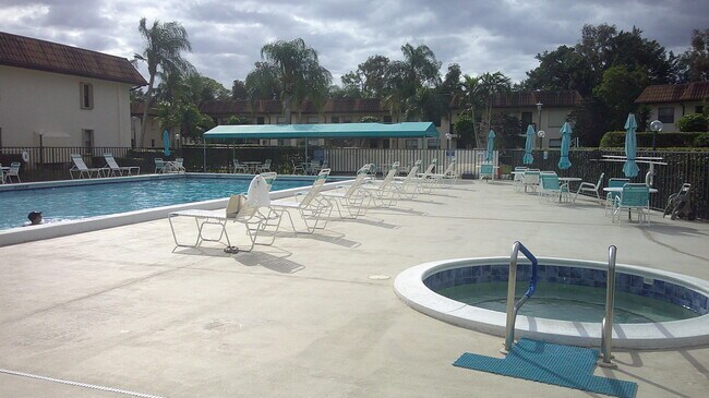 Foto del edificio - 7257 Golf Colony Ct