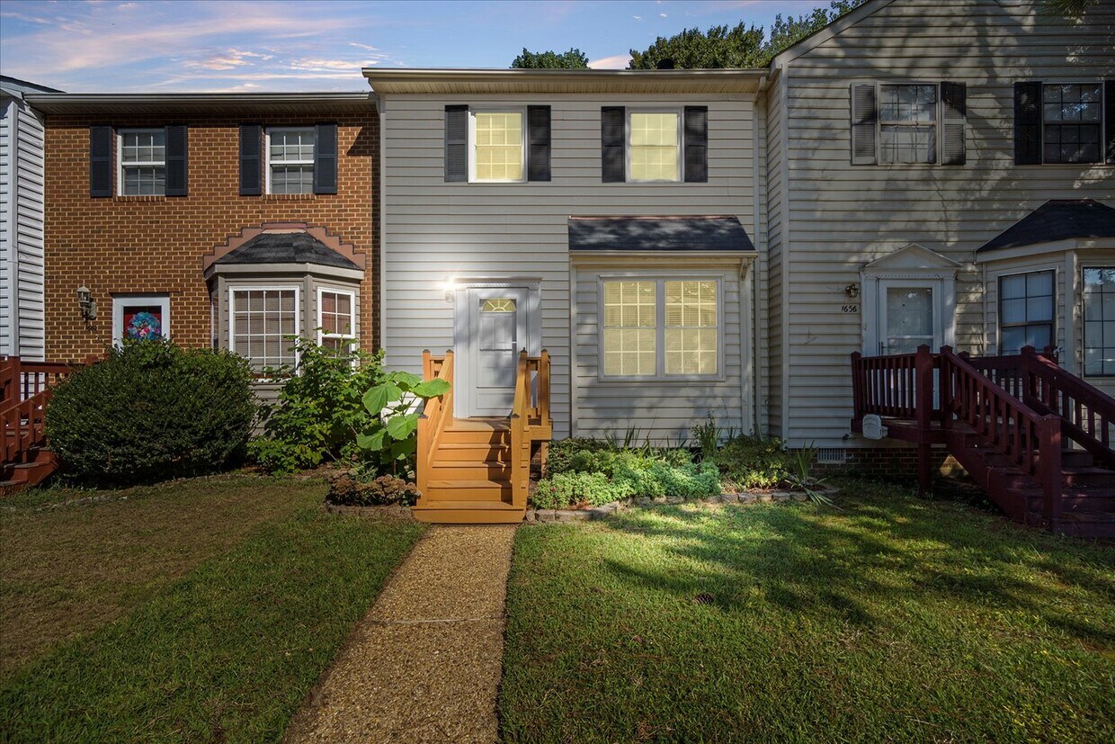 1658 Skiffes Creek Cir, Williamsburg, VA 23185 Townhome Rentals in Williamsburg VA