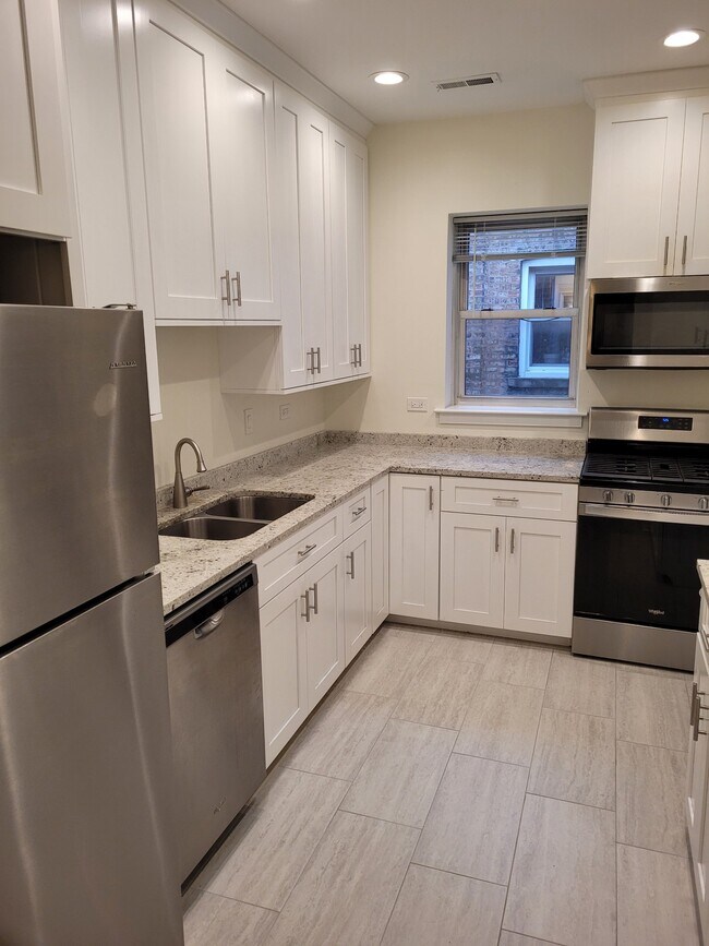 Kitchen - 2613 N Hampden Ct