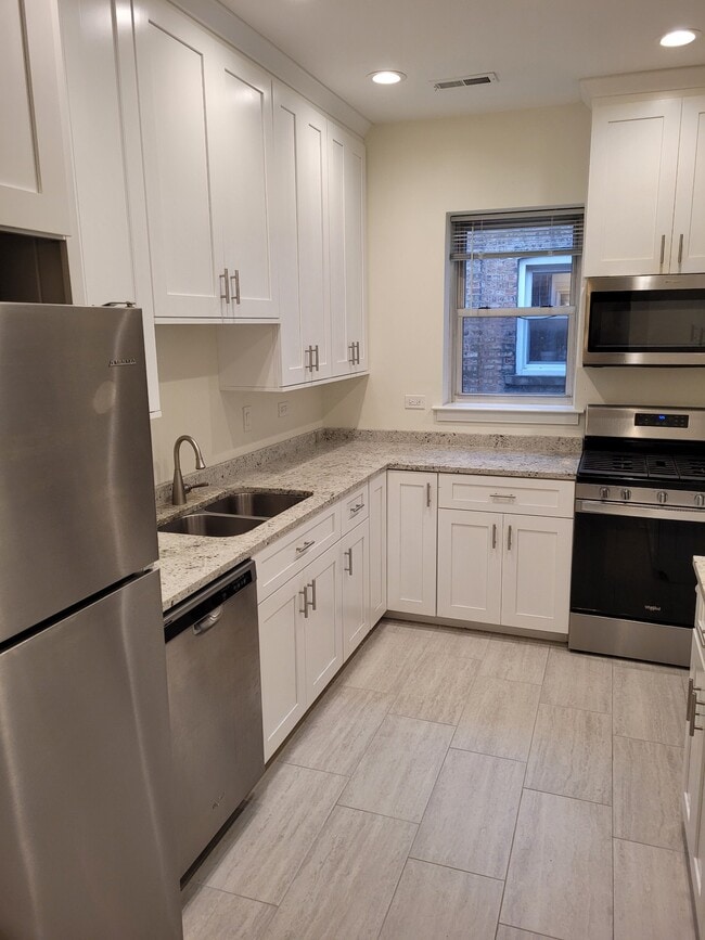 Kitchen - 2613 N Hampden Ct