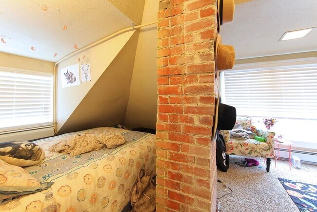 Foto del edificio - 648 University Ave