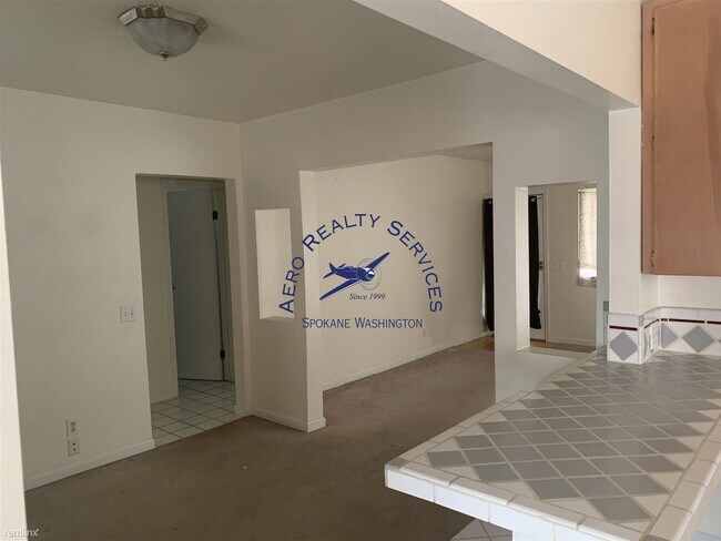 Building Photo - 2 br, 1.5 bath House - 3914 W Hoffman Ave