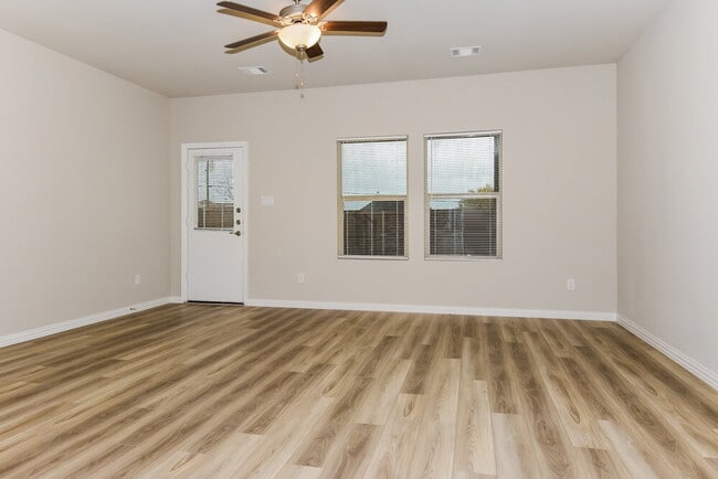 Building Photo - 1212 Green Timber Dr