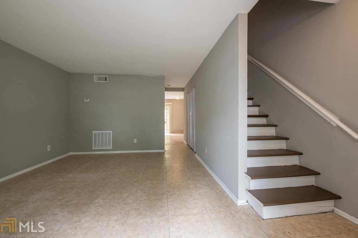 Foto principal - 2990 Macon Dr SE