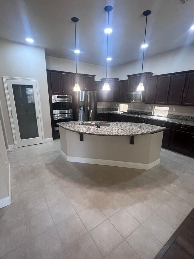 Foto del edificio - BEAUTIFUL HOME IN ELK GROVE WITH POOL!!