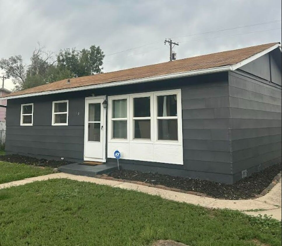 Three Bedroom One Bath Bungalow near Broad... - Three Bedroom One Bath Bungalow near Broad...