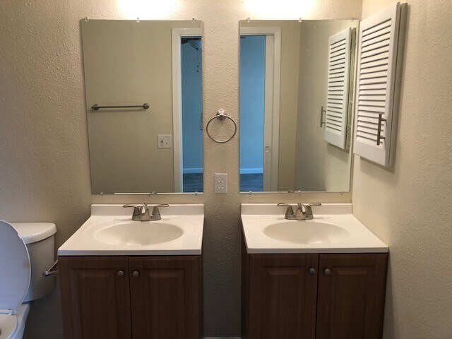 Building Photo - Beautiful 3 bed 2 bath home located in Her...
