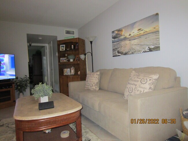Foto del edificio - 47 Woodland Dr