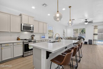 Building Photo - 4949 E Velasco St