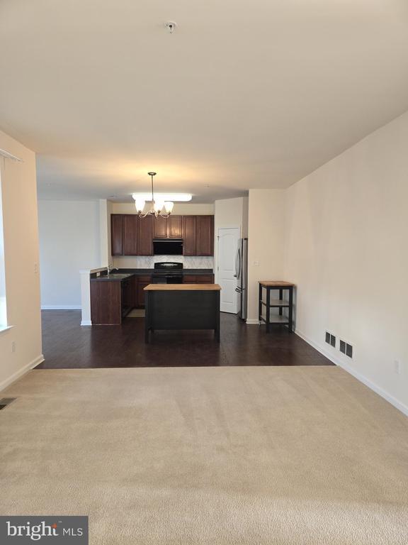 Building Photo - 303 Ellis Ct