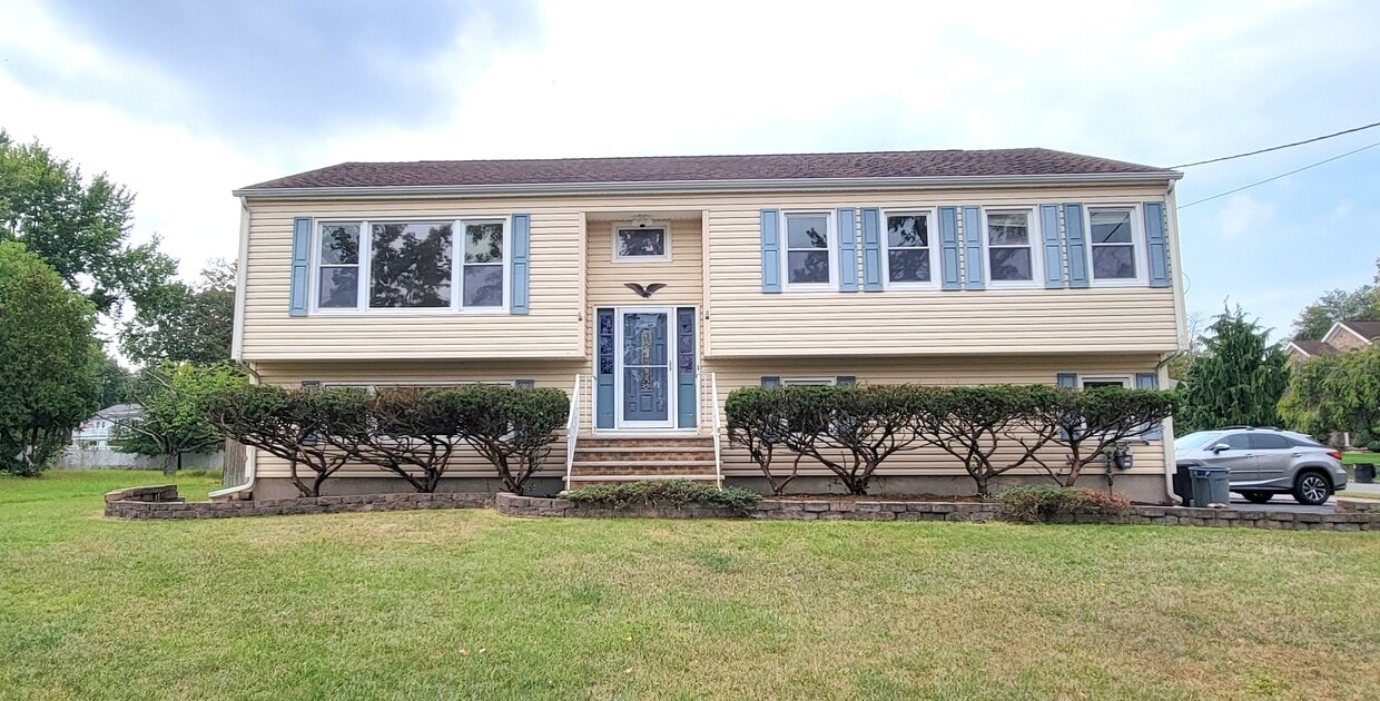 Front - 164 Little Falls Rd