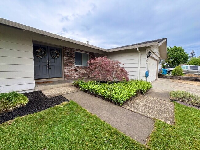 Foto del edificio - Spacious 3 Bedroom Gilroy Home with AC  & Attached Garage