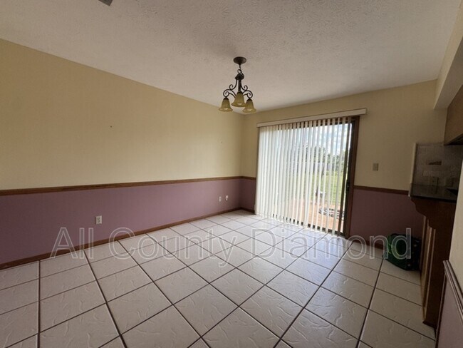 Foto del edificio - 833 W Pierson Dr