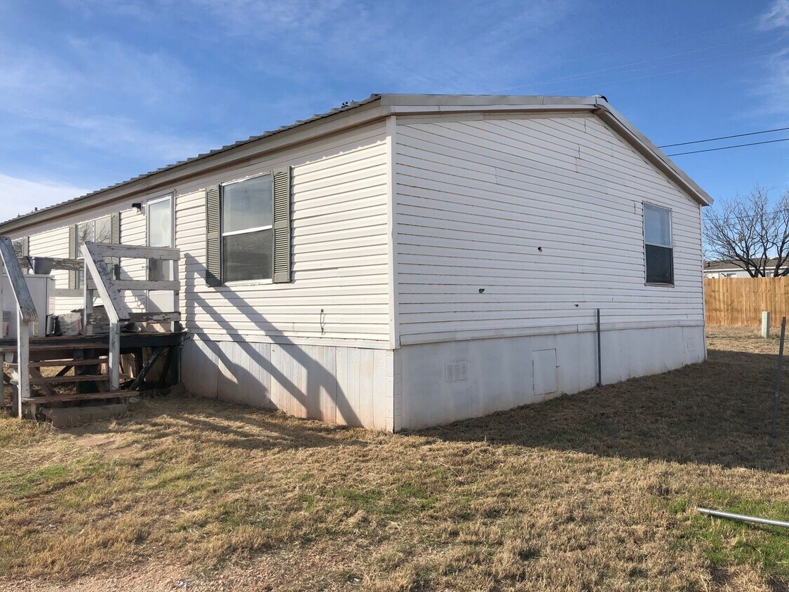 Foto del edificio - 3/2 MOBILE HOME! New interior paint; new vinyl flooring!