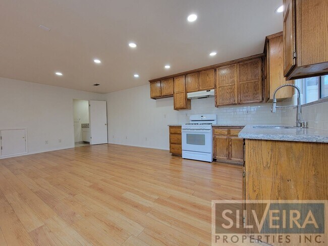Foto del edificio - Unique 2 Bedroom Unit Available Now!