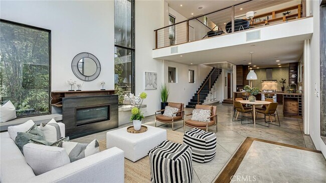 Building Photo - 414 Venice Way