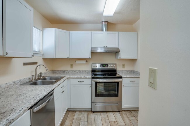 Building Photo - 266 S Villas Ct