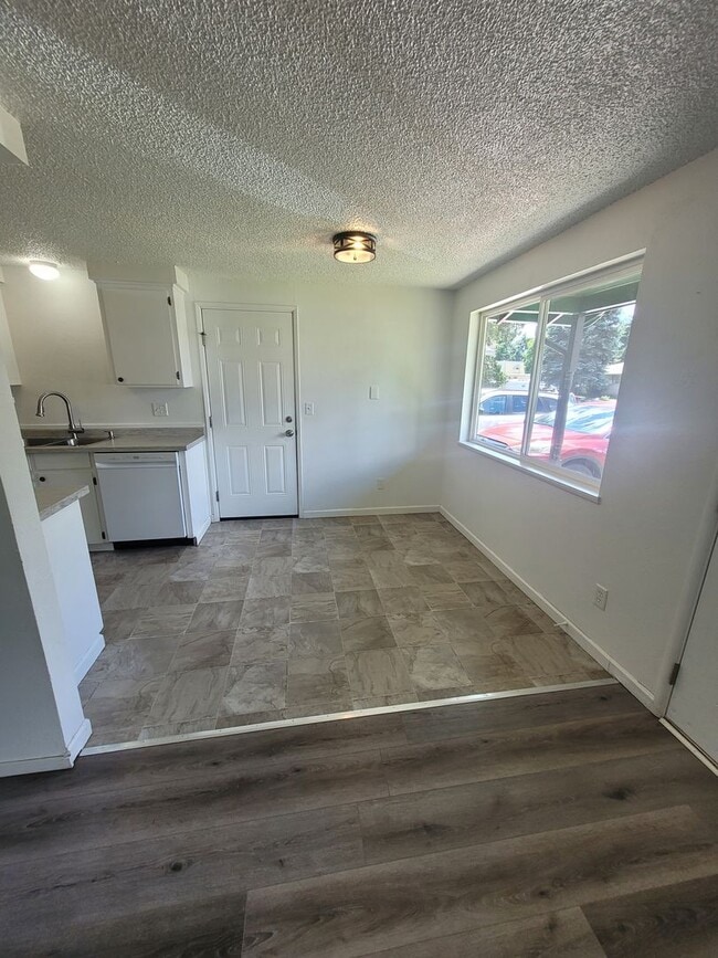 Building Photo - 2BD/1BA Duplex with large fenced yard Available June 5th!
