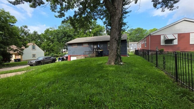 Foto del edificio - Beautiful 4 Bed, 2 Bath Home in Kansas City