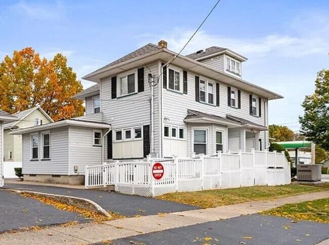 Building Photo - 2729 Dewey Ave