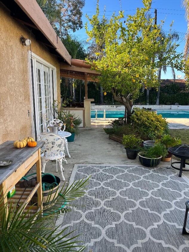 Front Entry Patio - 4401 Willens Ave