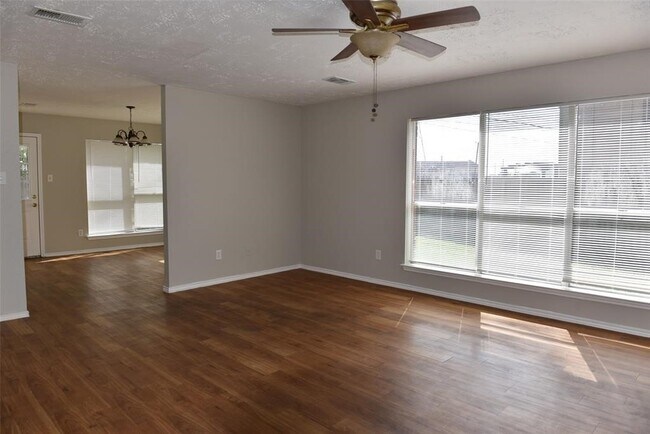 Foto del edificio - 12303 Glenmeadow Dr