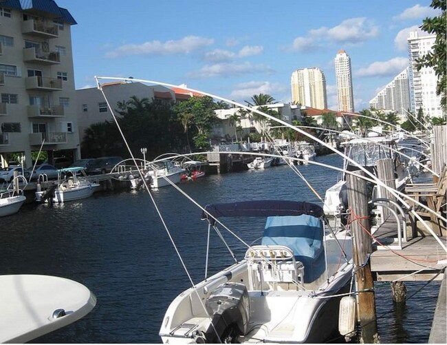 Foto del edificio - 3681 NE 170th St