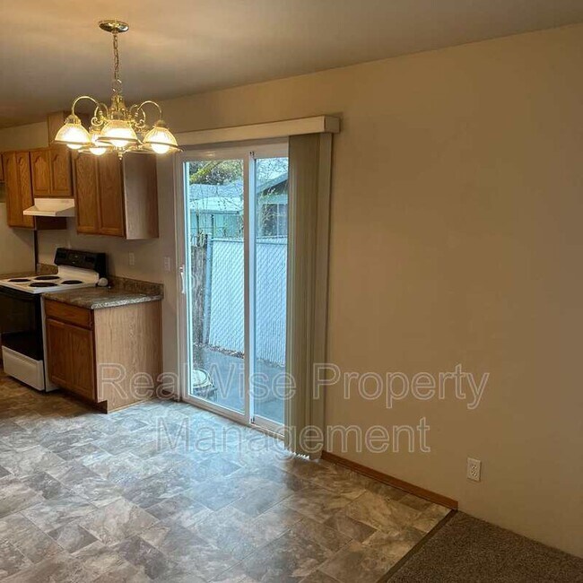 Foto del edificio - 228 SW Westholm Ave