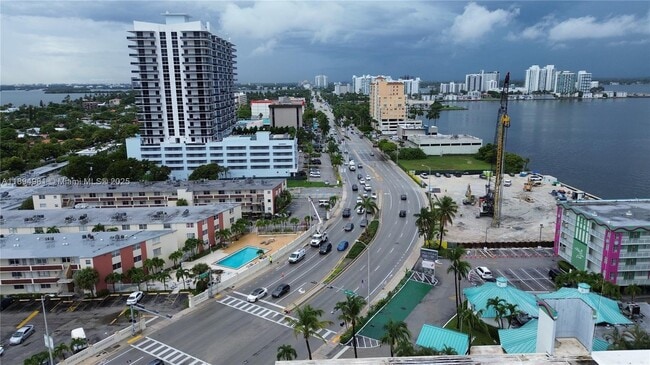 Foto del edificio - 1865 79th Street Causeway