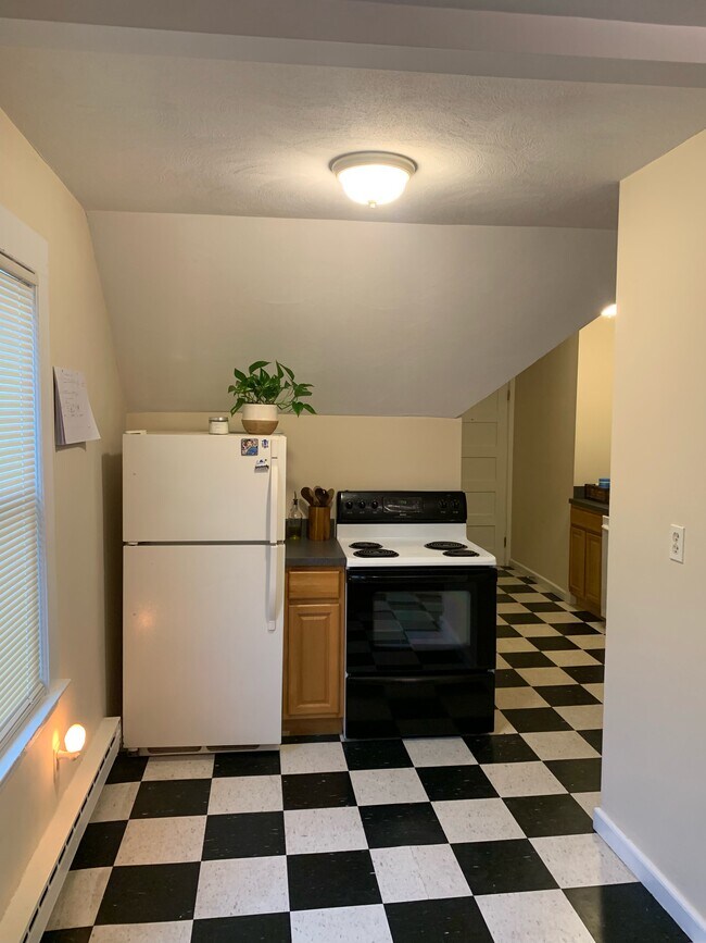 37 Maplewood Ave, West Hartford, CT 06119 House Rental in West