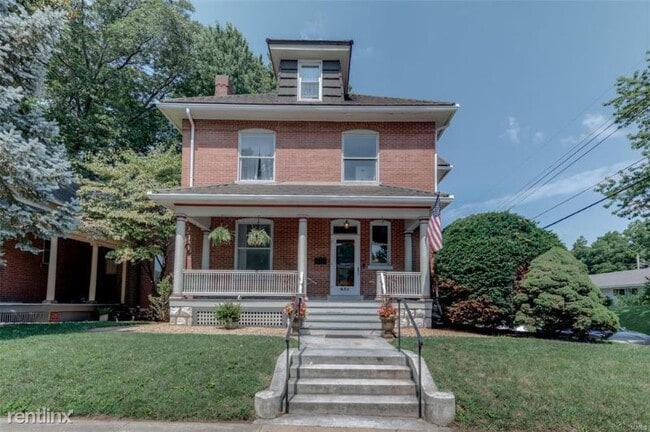 Building Photo - 5 br, 3 bath House - 631 N Benton