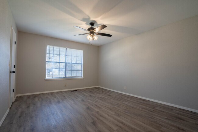 Building Photo - E 59th St Duplex