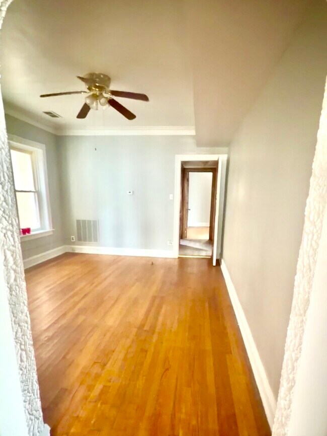 Comedor - 8010 S Marshfield Ave