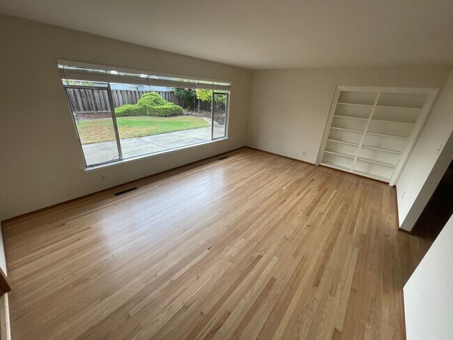 Foto del edificio - $3,790 / 3b/2bth - COMPLETELY REMODELED HO...