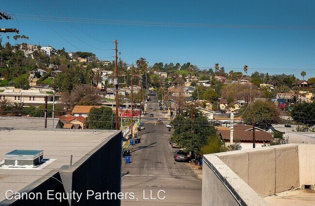 Building Photo - 4444 Huntington Dr S