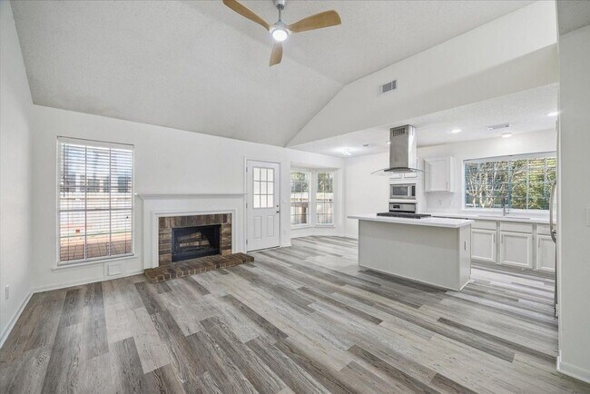 Foto del edificio - 143 W Village Knoll Cir