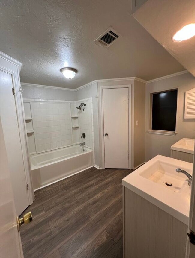Foto del edificio - 12232 Woodland Hills Dr