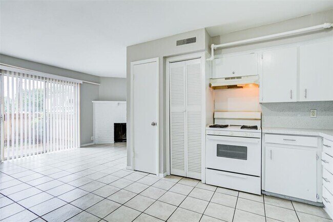 Foto del edificio - 100 Highland Park Ct