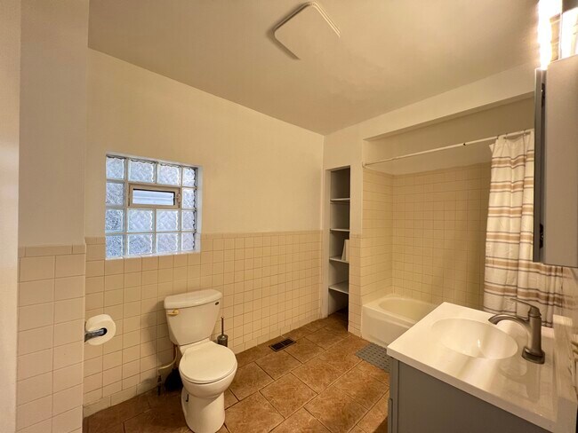 Foto del edificio - 2439 W Fillmore St