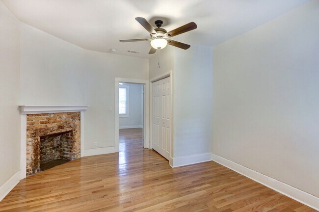 Foto del edificio - Gut Renovated - One Bedroom (2 blocks from...