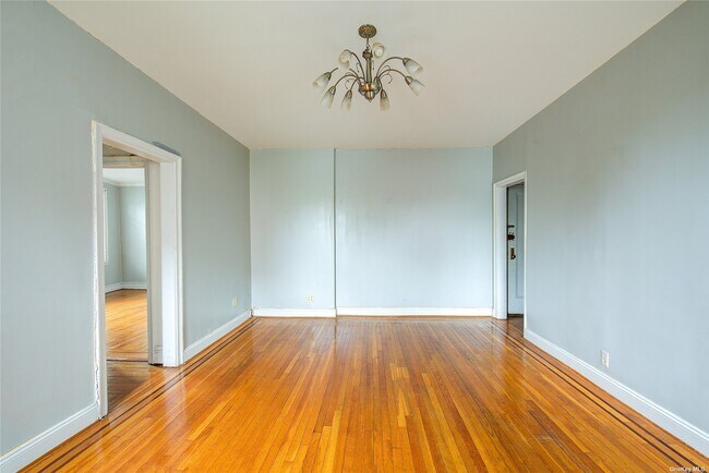 Foto del edificio - 115-25 84th Ave