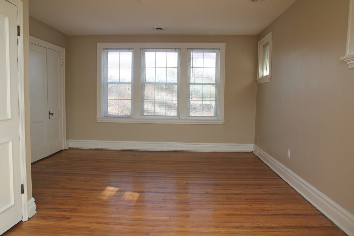Foto principal - 7384 Pershing Ave