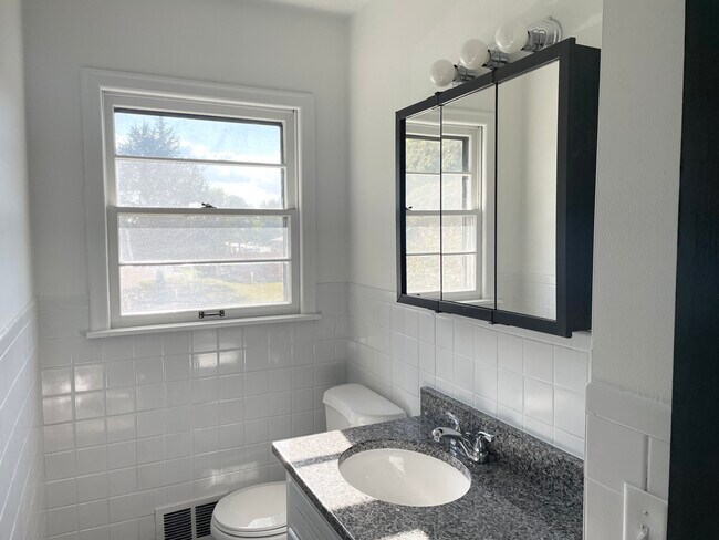 Foto del edificio - 5641 4th St NE