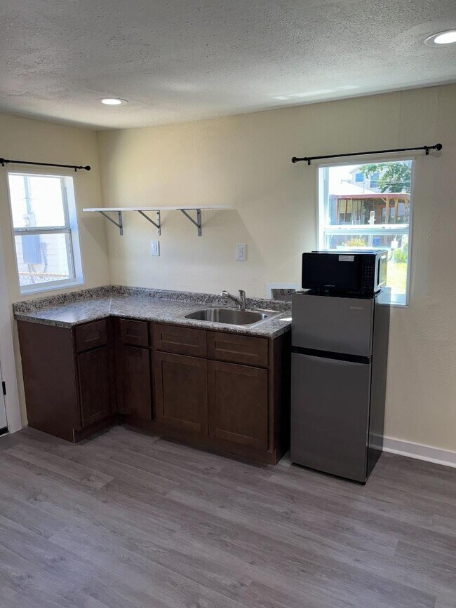 Foto del edificio - 3944 Clermont Dr