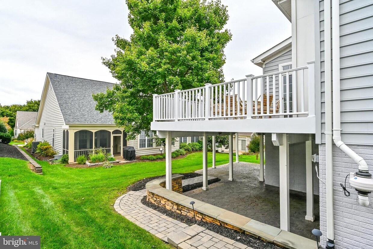 Foto principal - 6916 Birkenhead Pl