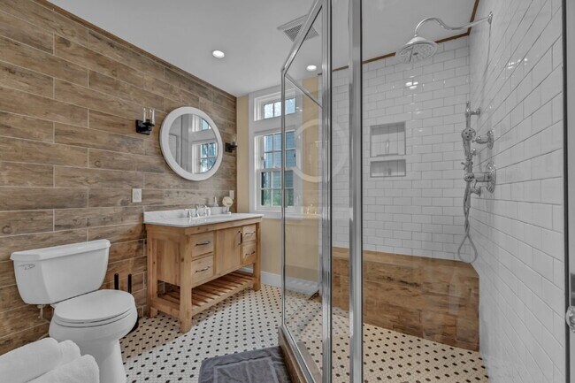 Foto del edificio - Furnished 1-Bedroom Lower Apartment on Main St