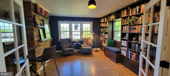 Foto del edificio - 4710 Dolphin Ln