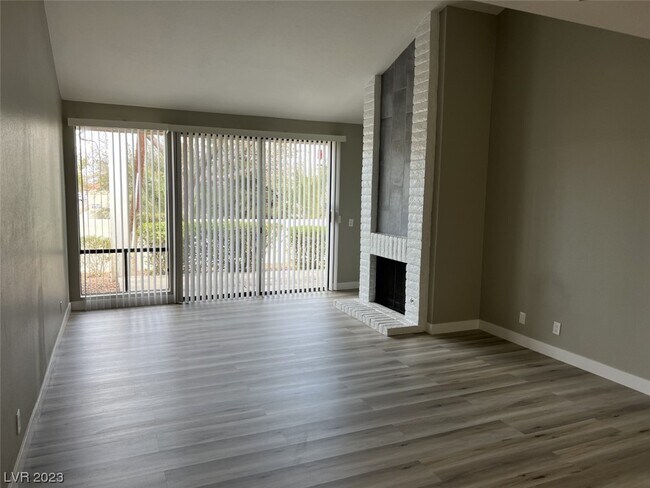 Foto del edificio - 2456 Sabado St