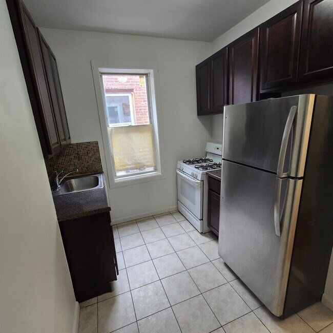 Foto del edificio - 207A Mallory Ave